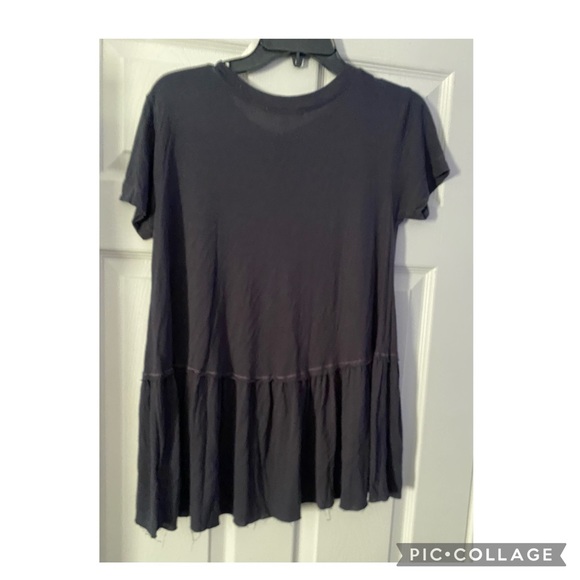 truly madly deeply short sleeve blouse is a size Small. - Picture 2 of 6